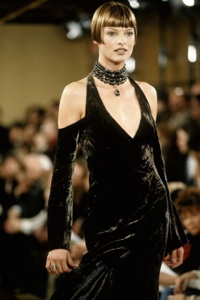 Donna Karan RTW Autumn/Winter 1993 fashion show. Photo: Getty 