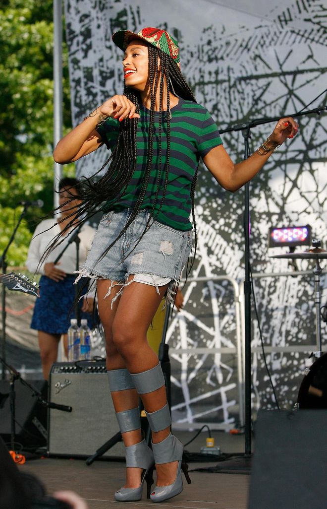 The singer stuck with the theme for her performance at Brooklyn's McCarren Park, wearing a casual ensemble and accessorizing with a fruit-printed hat and a pair of statement gladiators 
