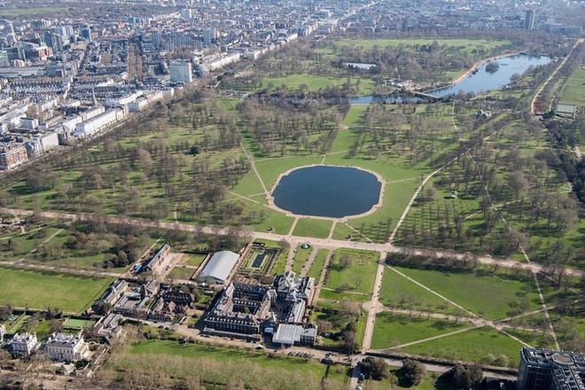 Kensington Palace and Gardens. (Photo: Heritage Images/Getty Images)
