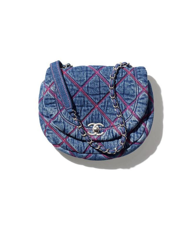 Blue and multicolor bag in denim, metal (Photo: Chanel)