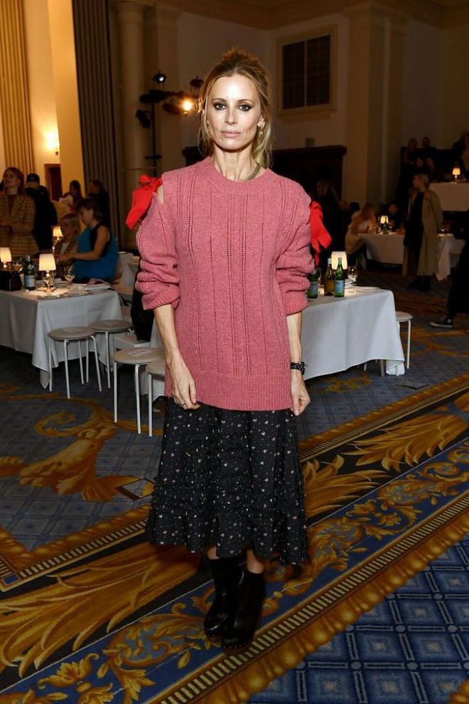 Laura Bailey gave her midi skirt a nonchalant twist with an oversized pink knit and ankle boots.

Photo: Jeff Spicer / BFC / Getty