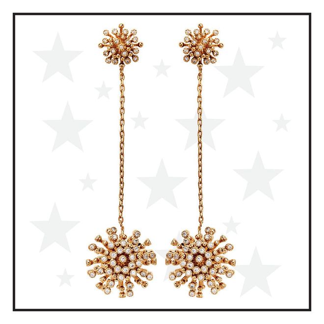 She'll look pretty as a picture with these face-framing drop earrings.