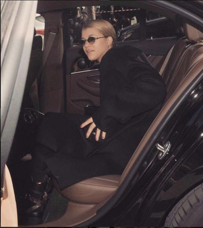  Stay classic in an all black outfit in your black limo. Photo: @sofiarichie