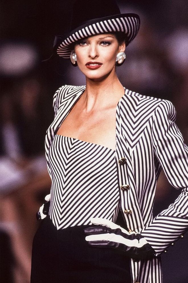 Valentino Haute Couture Autumn/Winter 1992-1993 fashion show. Photo: Getty 