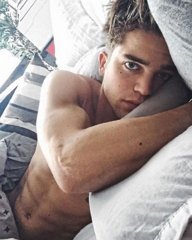 From gym pics to brunch snaps, blogger-approved Instas and in-bed selfies, Viiperi's got a well-rounded feed of handsomeness. 
Follow at: @riverviiperi
