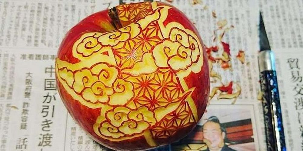 Apple carving