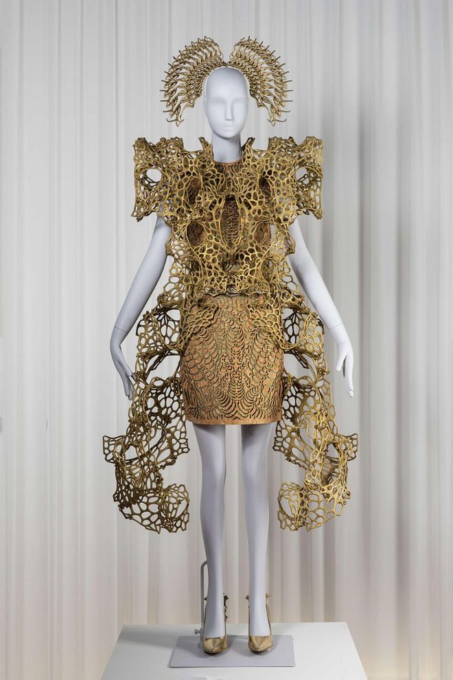 Baëlf Design - Dress Grande Couronne, Collection of Jamela Law and Lionel Wong.  Photo: Courtesy of Korea Foundation