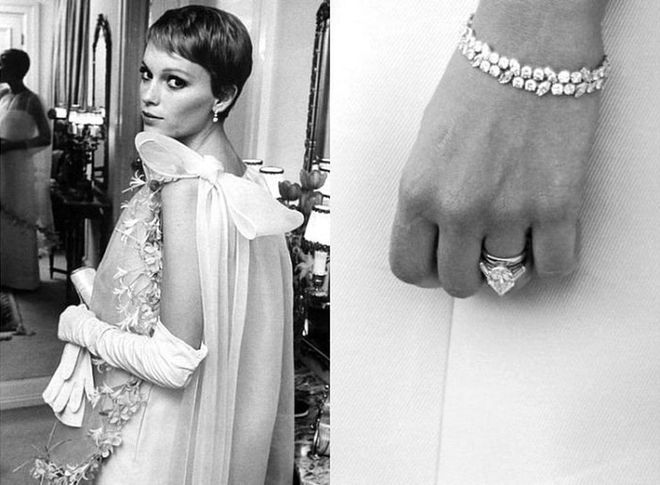 Frank Sinatra gave Farrow a pear-shaped solitaire diamond ring before their July 1966 wedding.

