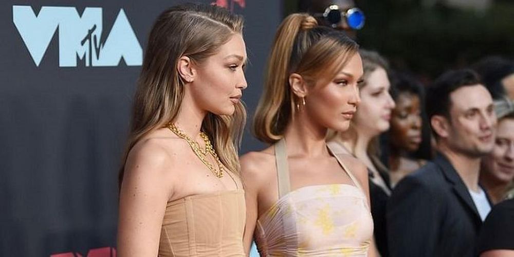 Gigi and Bella Hadid Wore Tan Outfits at the 2019 MTV VMAs