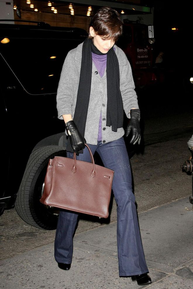 Katie Holmes steps out in the streets of NYC in a chocolate brown Birkin. 
Photo: Getty