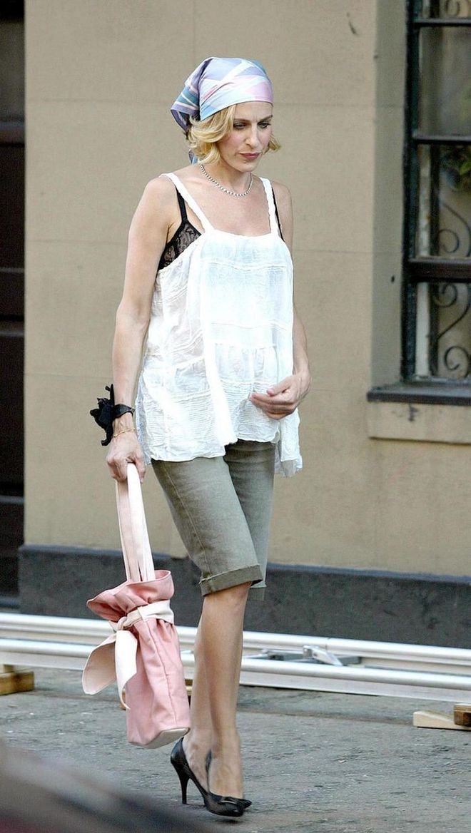 Never one to miss a good trend—Carrie Bradshaw's Bermuda shorts and head scarf are so very right now.

Photo: Tom Kingston / Getty