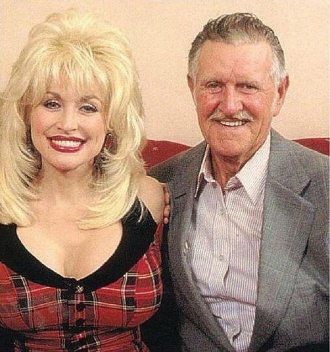 "My daddy has always been an inspiration to me and I'm so thankful for him. Wishing a beautiful #FathersDay to all the Fathers out there!" Photo: @dollyparton