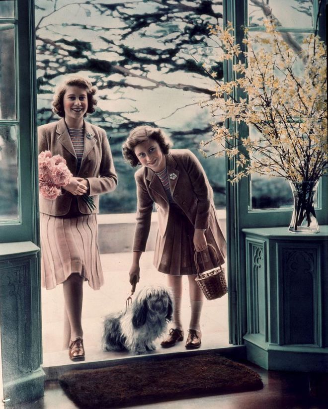 The sisters pose for a photo at the Royal Lodge at Windsor Castle with their two family dogs. Again, Elizabeth and Margaret wore coordinated ensembles.
Photo: Getty