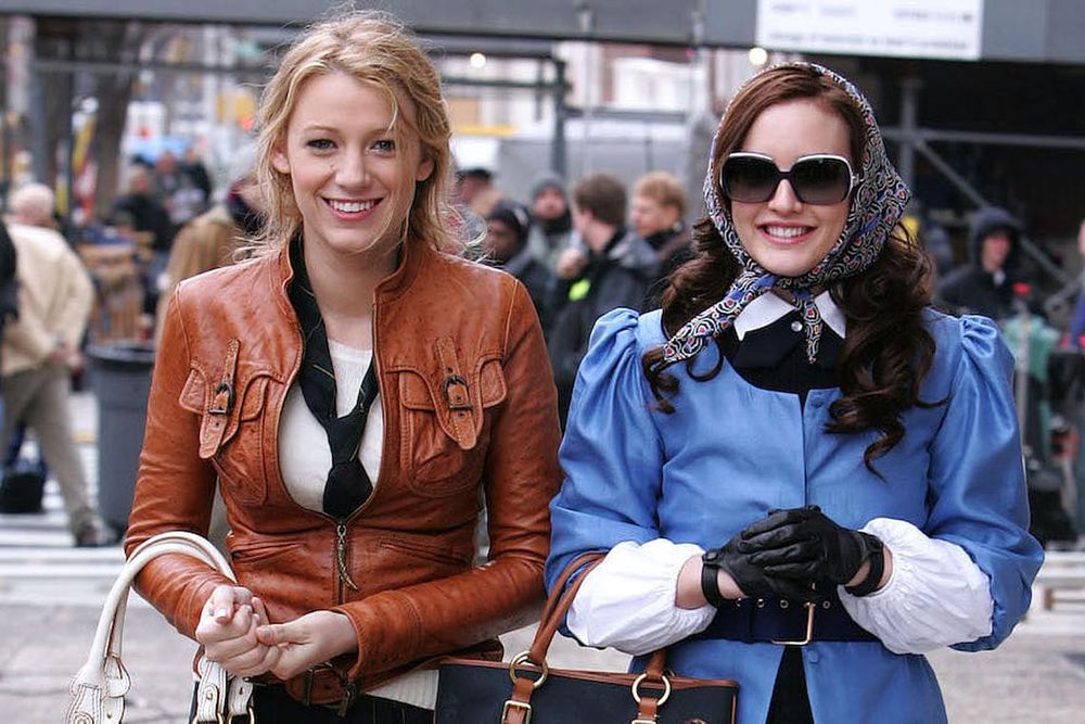 Actresses Blake Lively and Leighton Meester on location for "Gossip Girl" on March 14, 2008 in New York City.  (Photo by James Devaney/Getty Images)