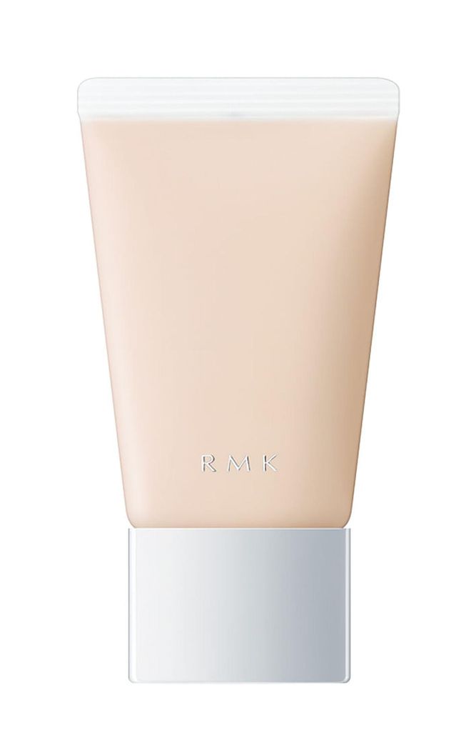 Professional photographers use sophisticated lighting techniques to lend a luminous glow to models’ skin. Now imagine if you could recreate that radiance wherever you go. Introducing RMK’s Creamy Polished Base N, a makeup primer that contains three different powder particles to create a perfectly smooth and even surface. Royal jelly and hyaluronic acid are potent skin hydrators that help to lock moisture in so your base makeup looks fresher for longer, while rosemary extract helps to tighten open pores. Available in three shades, finding your personal skin-matching ring light is as effortless as wearing it. 