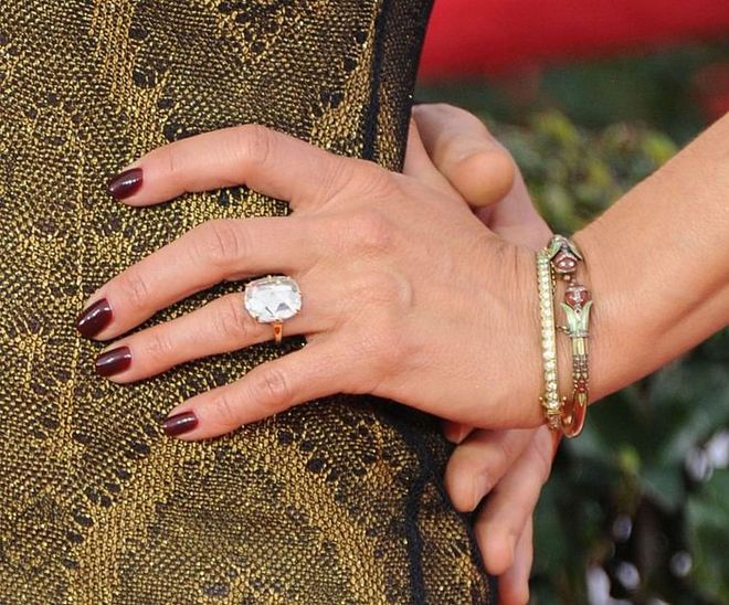 Even though Jennifer Aniston admits a massive rock isn't necessarily her style, Justin Theroux won her over with a gorgeous, 10-carat ring worth $1 million (£772,260).