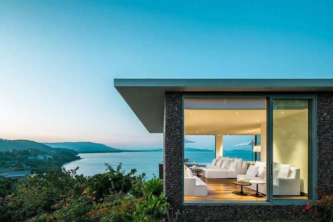 As far as views go, it doesn't get much better than Como Pool Villa in Phuket which overlooks the Andaman Sea and the dramatic limestones of Phang Nga Bay. Either wallow in the infinity pool or open the floor-to-ceiling windows in the living room and gaze out into paradise.