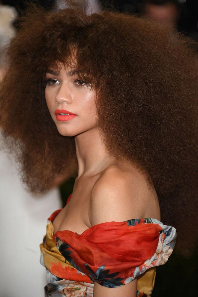 Wild and free, Zendaya's brunette locks was all about volume and curls which not many starlets could pull off (Photo: Getty)