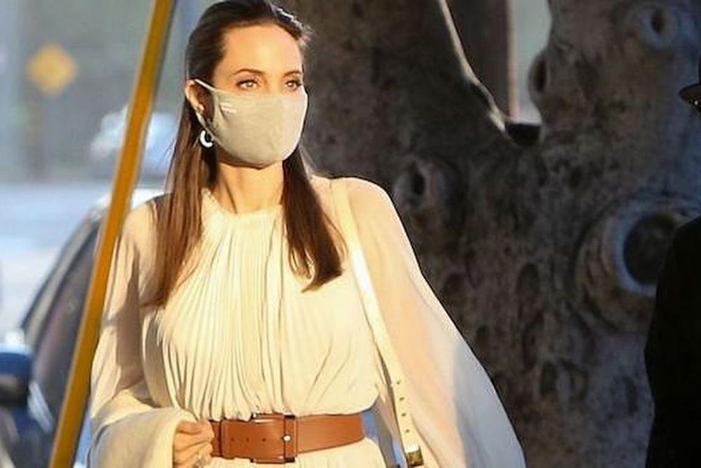 Angelina Jolie Is Making the Case For Pleats As Summer 2020’s Must-Wear Trend