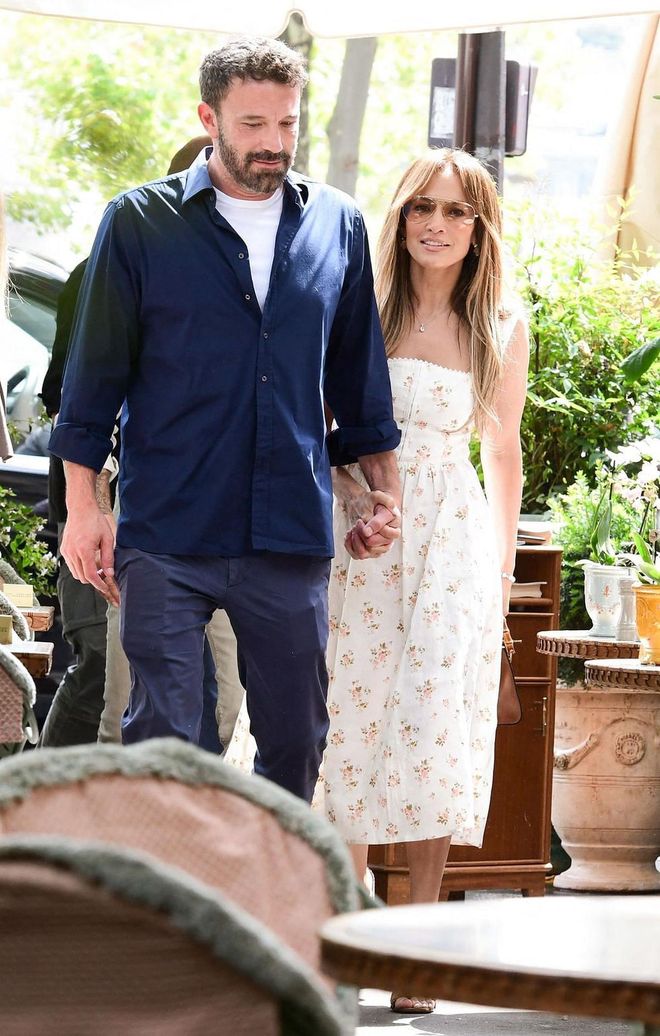 Jennifer Lopez And Ben Affleck Look Parisian Chic During Honeymoon Lunch Date
