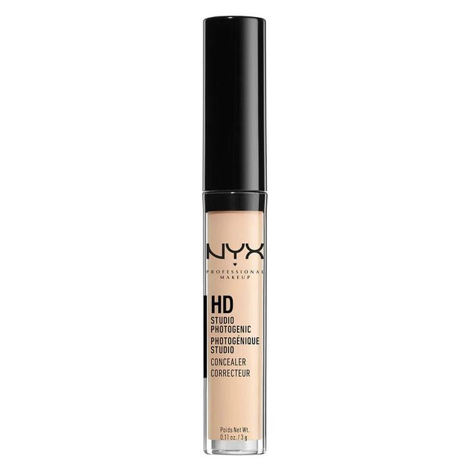 Why rely on retouching apps when you can count on this pigment-packed concealer to do the job? Thanks to its new HD technology, this lightweight concealer masks imperfections, doesn’t crease into lines and lasts for hours so you can put your best face forward in selfies and in person.