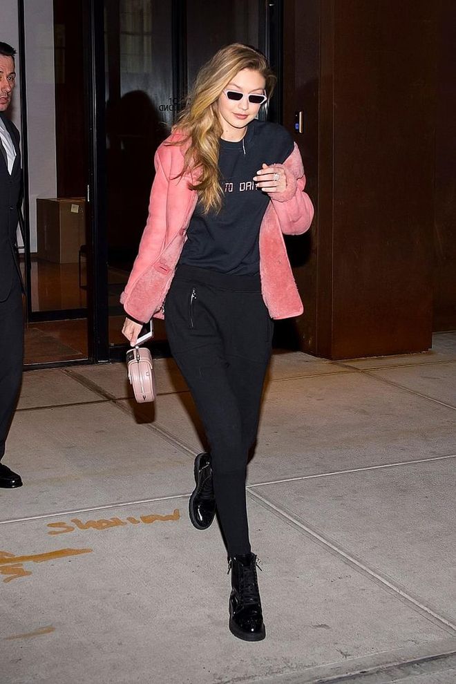Gigi does have an affinity for millennial pink. This time she used it as an accent for her otherwise very black outfit. Photo: Getty 