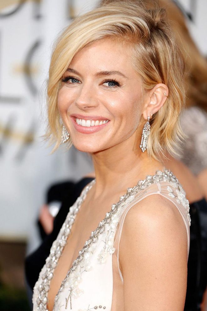 Short, messy, and rumpled hair never looked as glamorous as it did on Sienna Miller in 2015.
