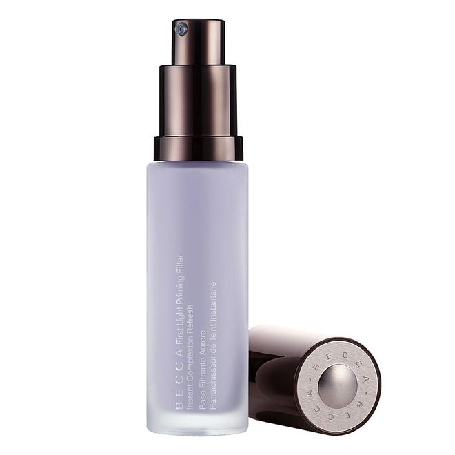 Perfect for those with a dull and lackluster complexion, this primer uses its unique Cool Light Technology to diffuse cool, violet light to counter and even out skin imperfections. It is also enriched with mineral-rich spring water and sodium hyaluronate to keep skin plump so makeup glides on easily.