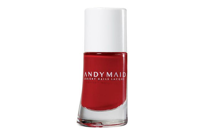 This pigment-rich nail polish delivers long-lasting, intense and creamy colour in just one or two coats.