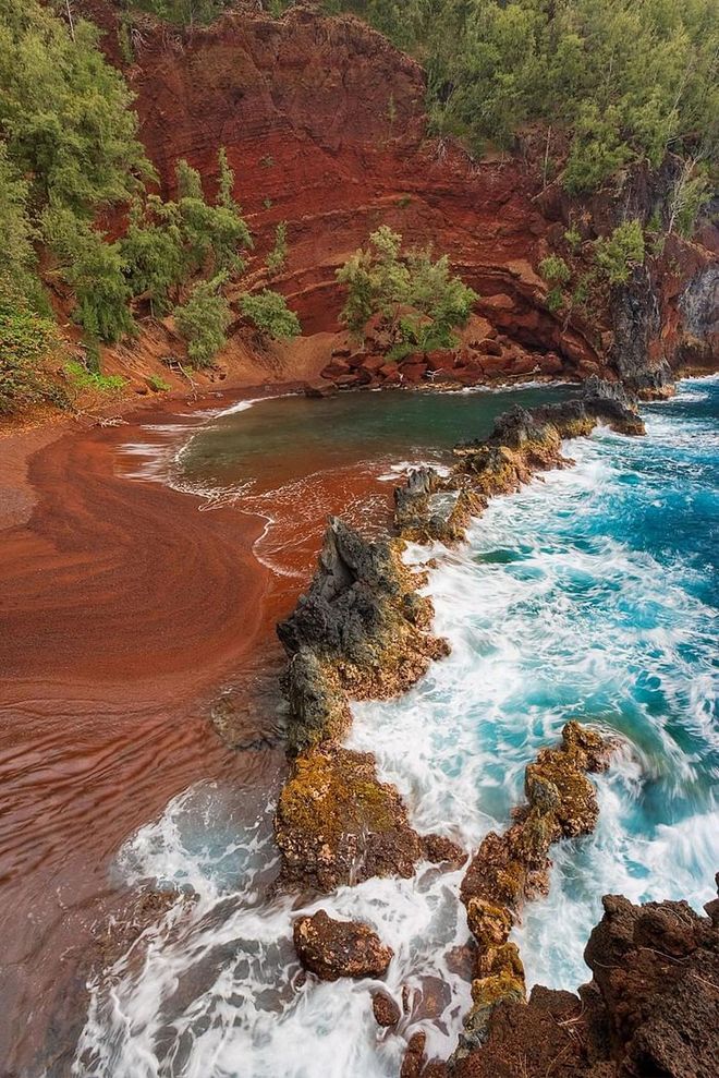 The Kaihalulu Red Sand Beach is the result of the rocks and sand at this shore being high in iron content. When mixed with salty air and sea mist, this leads to a rusty red beach.
