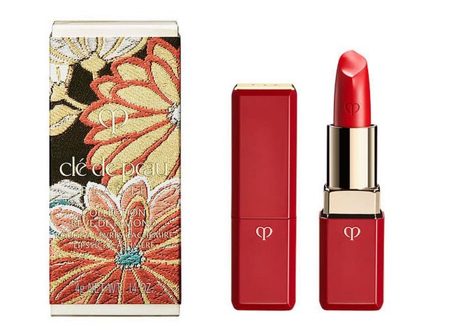 Part of the gorgeous Rêve De Kimono holiday collection, this intense red with a comfortable, velvety finish is the makeup weapon to whip out whenever she needs to go from athleisure to after work drinks. 