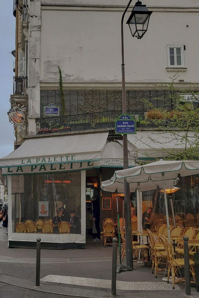 Saint Germain is famous for nurturing the great artists and authors of the 1920's, and brasserie La Palette was one of the cafes frequented by the likes of Paul Cézanne and Pablo Picasso.