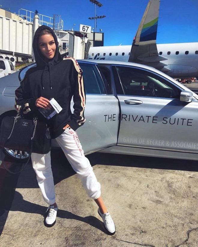 Olivia living her comfortable and luxurious jet set life with her Gucci hoodie and sweats. Photo: Instagram/@oliviaculpo