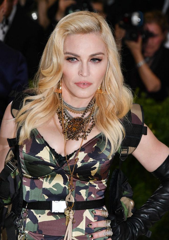 Sultry but subtle, Madonna nails the look with defined wing tips lining her eyes, heavy lashes, and a beauty colour palette in natural tones (Photo: Getty)