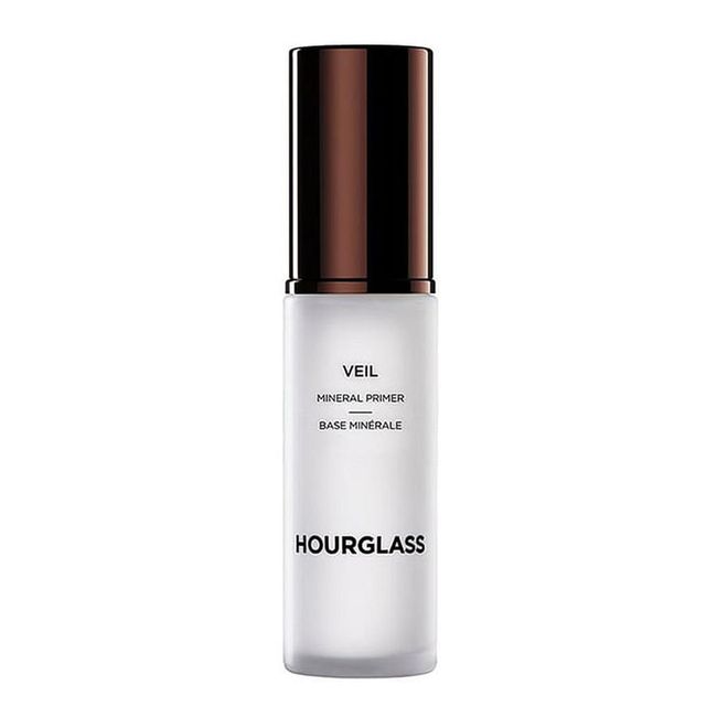 This durable formula stands up not only to oily complexions but to the elements. It's oil-free, great at concealing redness and provides SPF15 protection - all without any heaviness or that greasy feeling.