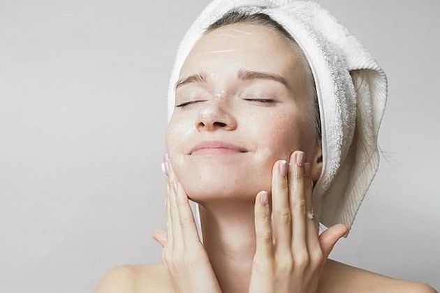 5 Skincare Habits Everyone Should Have To Age Gracefully