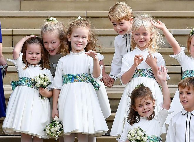 The tots looked adorable in white dresses with a floral patterned belt.