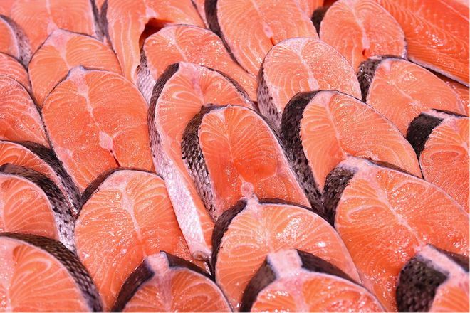Oily fish such as salmon is full of omega-3 fatty acids, protein and minerals such as riboflavin. These in turn help your body absorb other nutrients more effectively, meaning you get as much energy from your food as possible.
Try eat a couple of pieces a week.