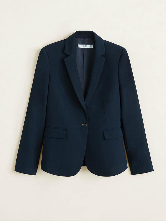 A blazer in navy blue or black should be a staple in everybody’s wardrobe. Why? Because its versatility can make even a t-shirt and jeans combination look put together. We love the structured and slim fit of this one.

