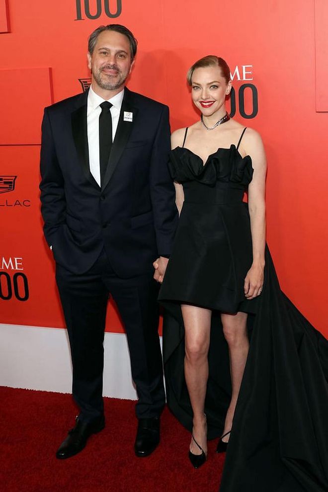 Amanda Seyfried Is All Glamour In A Black High-Low Dress And Red Lip
