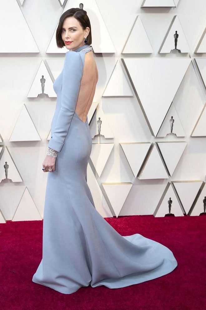 Charlize Theron stepped out in a freshly chopped dark bob and a backless, dusty blue long-sleeved Dior gown. She accessorized the look with BVLGARI’s Serpenti collection, including a white gold double necklace with a matching bracelet, and a diamond necklace of over 75 carats. Bling, bling.