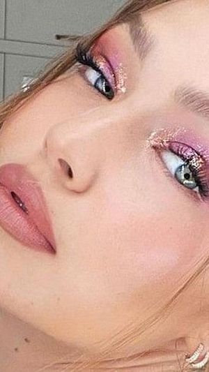 Gigi Hadid Glittery Makeup