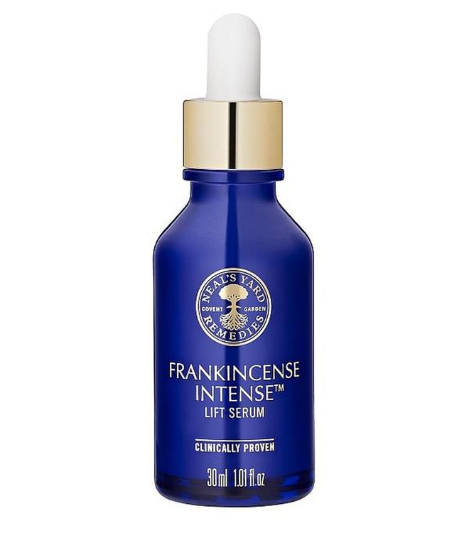 Formulated with hyaluronic acid and naturally-derived fatty acids and proteins, this improves skin elasticity and resilience. Plus, frankincense resin calms and soothes the mind, making this a perfect pampering treat for her skin and her senses.