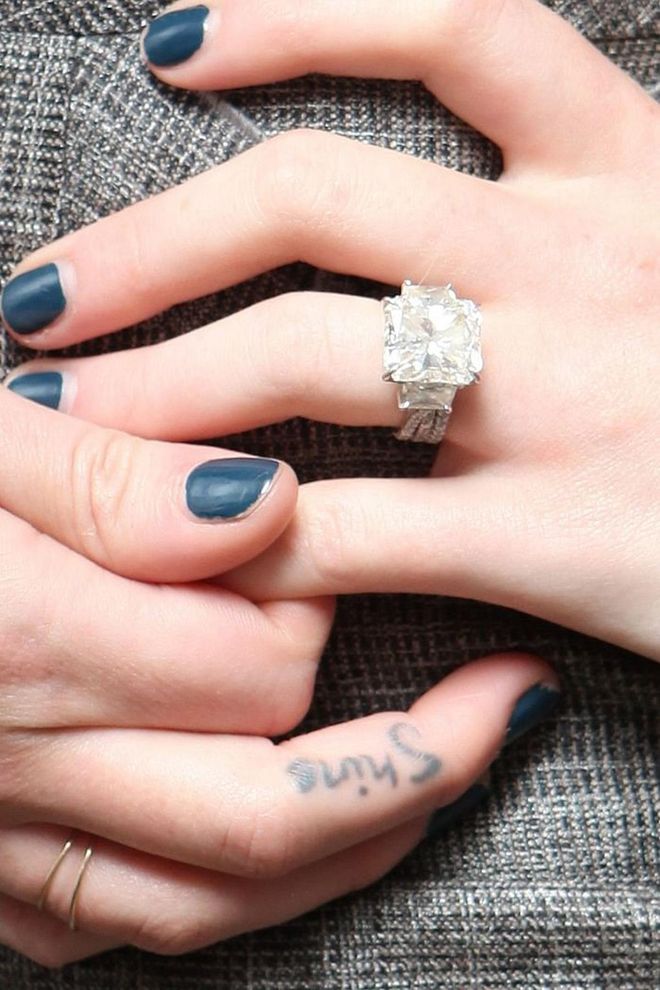 Hockey player Mike Comrie gave Hilary Duff a 14-carat, princess-cut ring with a $1 million (£772,260) price tag.