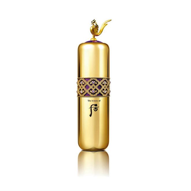 Similar to serums, beauty ampoules are concentrated skincare solutions that target various skin concerns such as hydration, line-smoothing and firming. To give her skin an intense boost of nutrients, Zoe Tay counts on The History of Whoo’s Hwan Yu Signature Ampoule, $1,288 for 40ml. Packed with revitalising oriental herbs, this luxurious ampoule rejuvenates cellular functions for healthier, brighter and firmer skin.