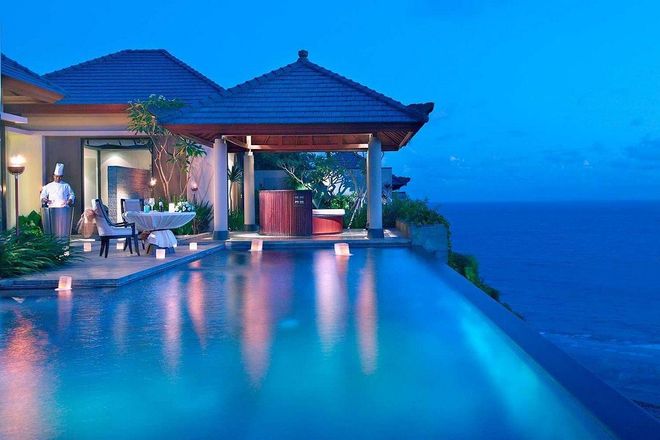 It's hard to find a prettier backdrop to your honeymoon than Bali. Admire it from on high at one of the Sanctuary Cliff Edge Villas at Banyan Tree Ungasan, where you can enjoy incredible views of the white-sand beaches and azure waves from your very own infinity pool, day-bed or jet pool. You can even see the surroundings from your king-size bed, since your bedroom features floor-to-ceiling windows. 