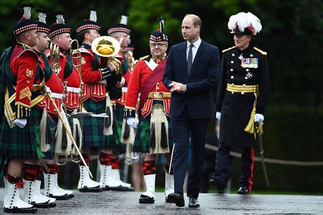 Inspecting the Guard of Honour on the forecourt of the Palace of Holyroodhouse on May 21, 2021 in Edinburgh, Scotland. (Photo: Getty Images)