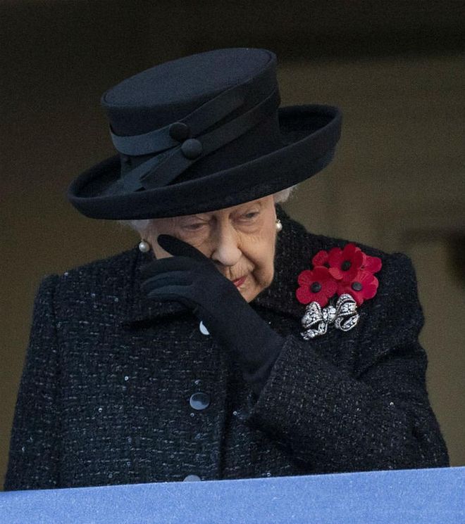 The queen emotionally wipes away a tear during the Remembrance Sunday service at the Cenotaph.

Photo: Getty