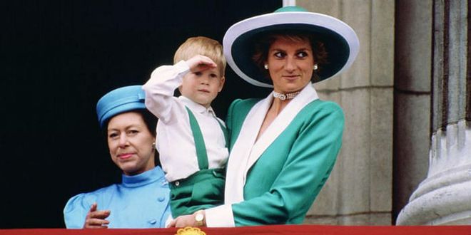 But Prince William wasn't the only son Princess Diana coordinated outfits with. While attending the Trooping of Colour ceremony in 1988, the late royal wore matching emerald green and white looks with her youngest son, Prince Harry.
Photo: Getty
