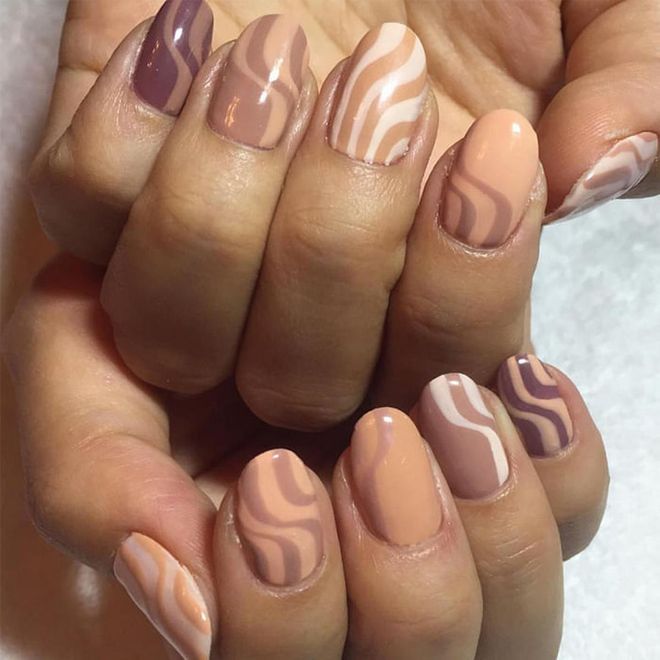 All-nude nail art without looking matchy matchy.
@naominailsnyc